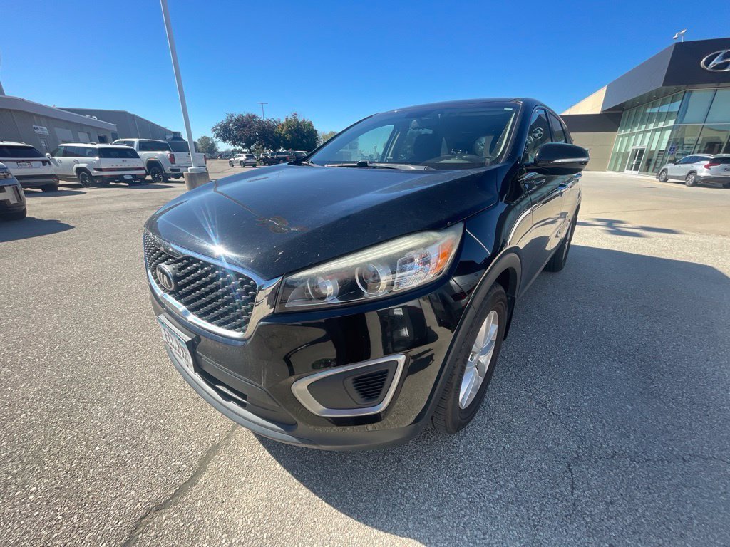Used 2016 Black Kia L image 2