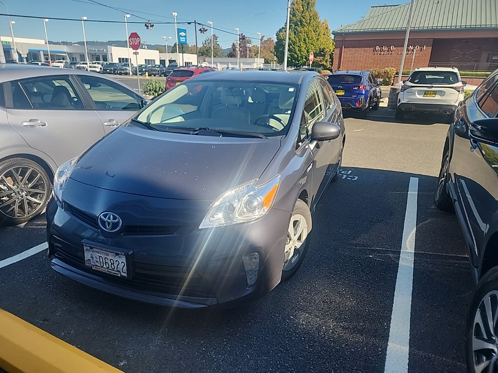 Used 2015 Gray Toyota Three image 1
