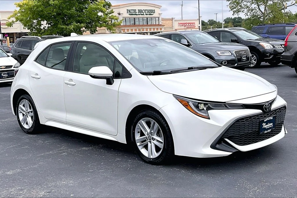 Used 2019 White Toyota SE image 38