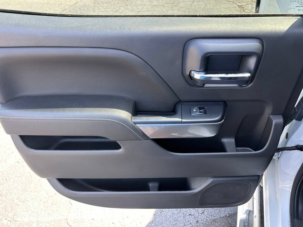 Used 2018 SUMMIT WHITE Chevrolet LT image 34