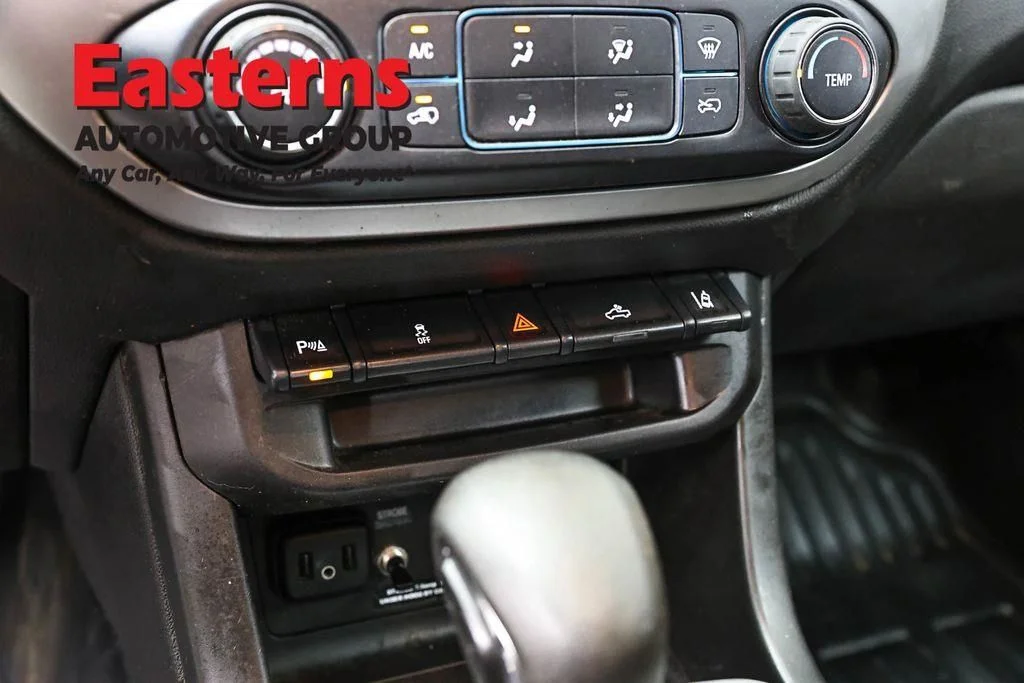 Used 2022 White Chevrolet LT image 23