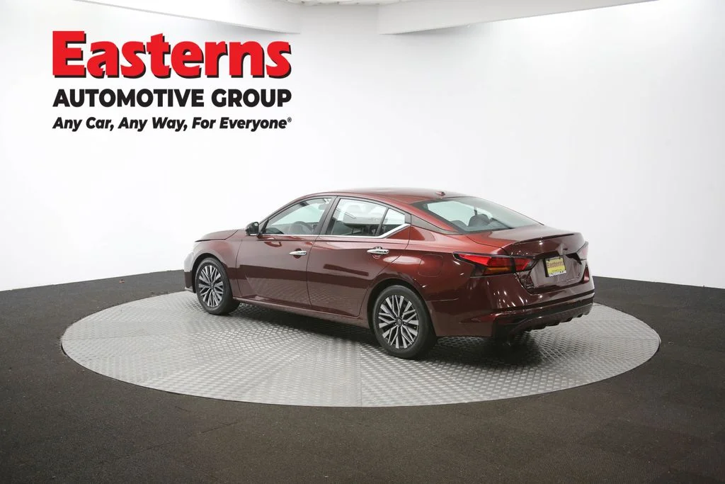Used 2023 Red Nissan 2.5 SV image 63