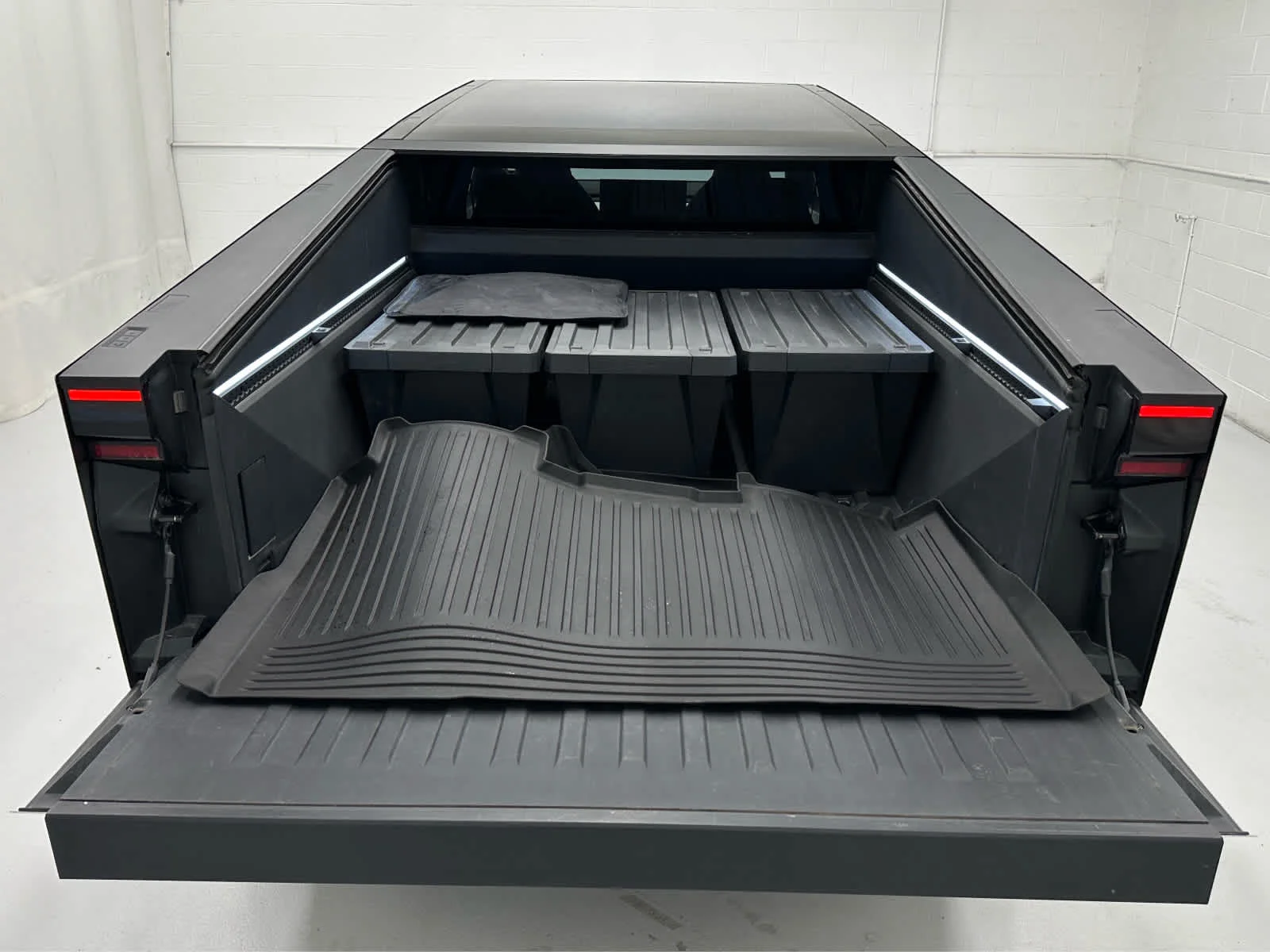2024 Tesla Cybertruck Base - Photo 39