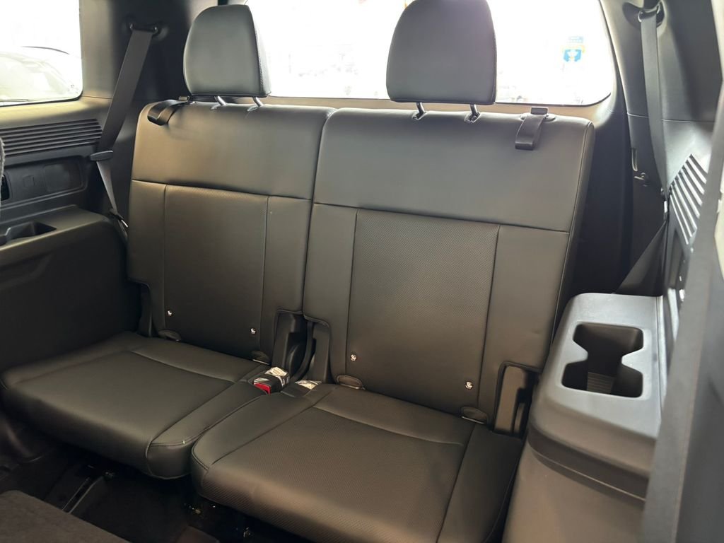 Used 2025 White Hyundai SEL image 27