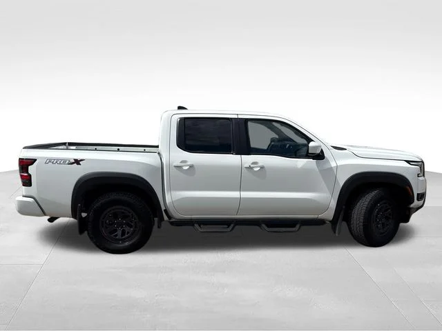 Used 2025 White Nissan PRO-X image 9