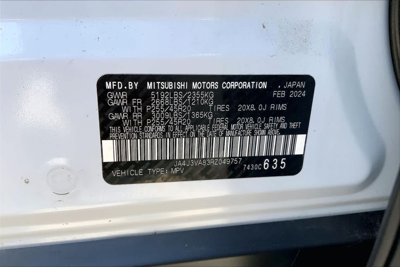 Used 2024 White Diamond Mitsubishi SE image 29