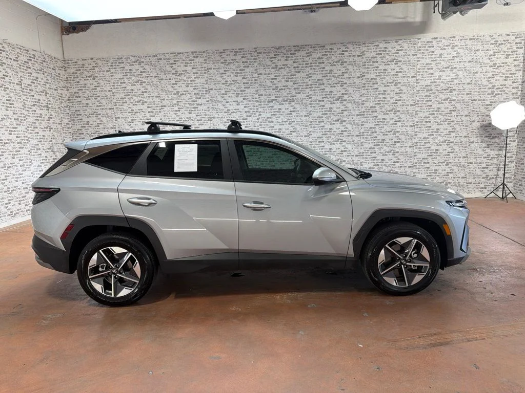 Used 2025 Shimmering Silver Hyundai SEL Convenience image 8