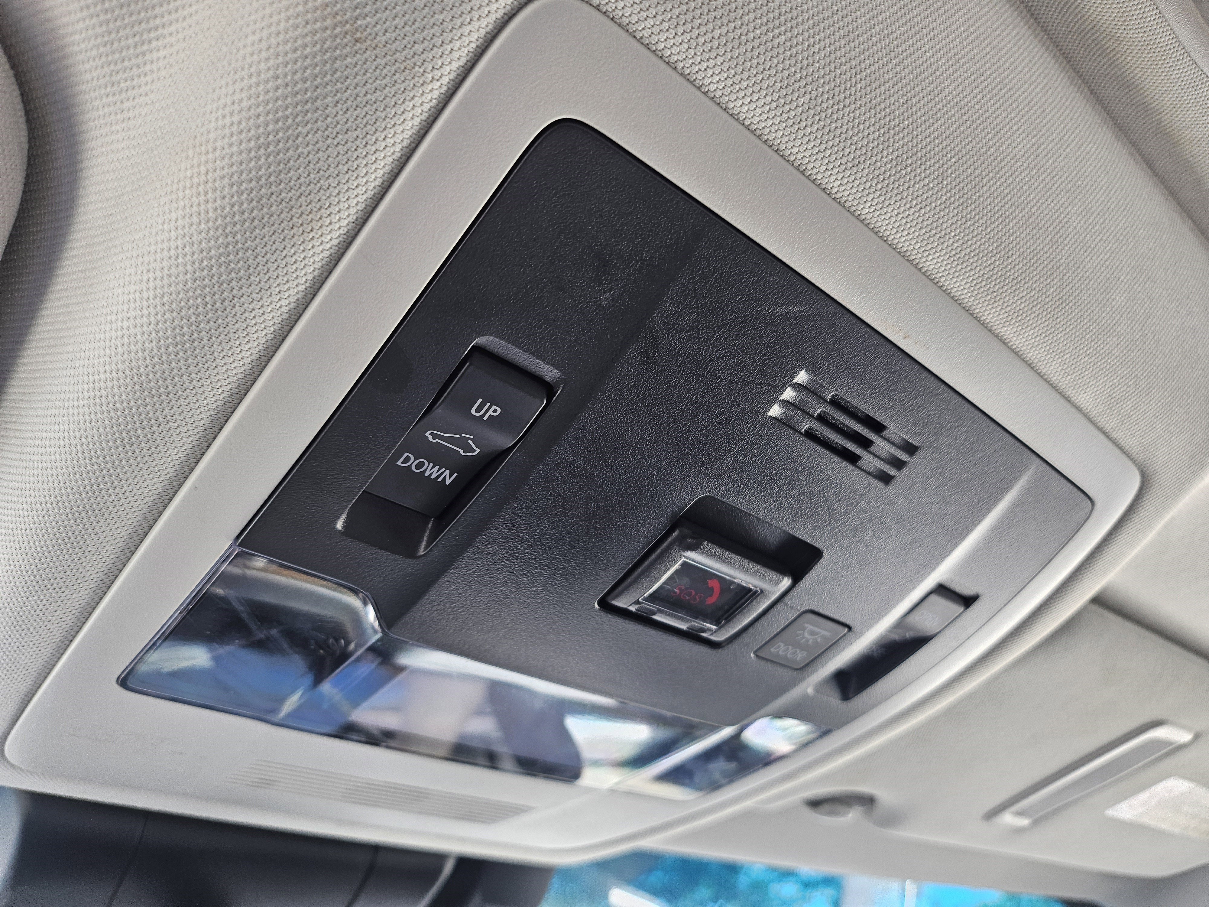 Used 2021 Black Lexus 300h image 12