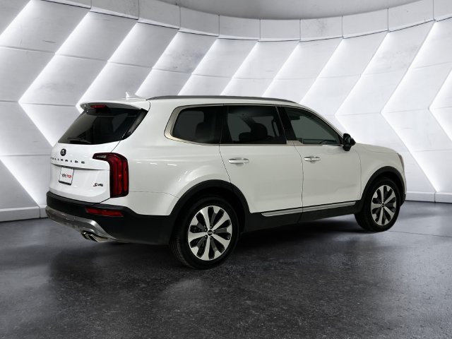 Used 2020 White Kia S image 4