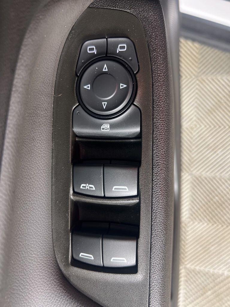 Used 2024 Pearl Chevrolet LT image 25