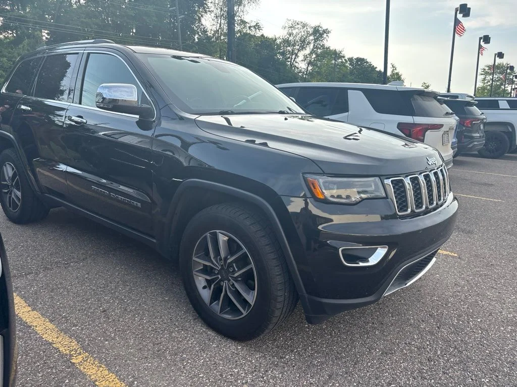 Used 2019 Diamond Black Crystal Pearlcoat Jeep Limited image 3
