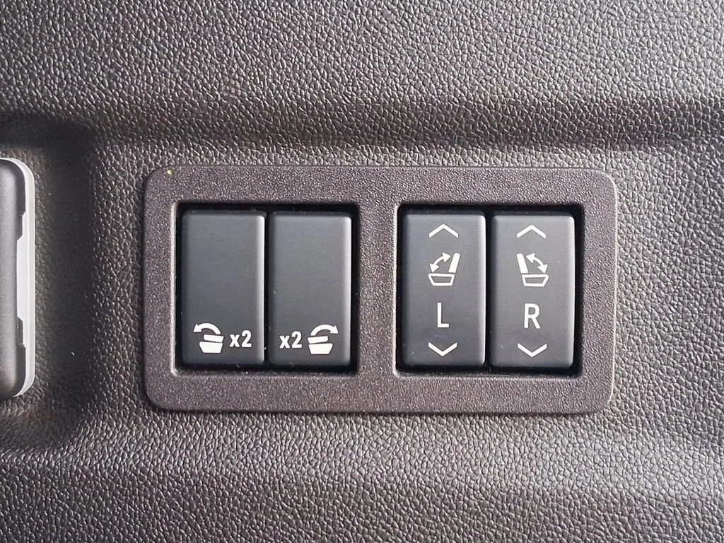 Used 2025 Summit White GMC Elevation image 7