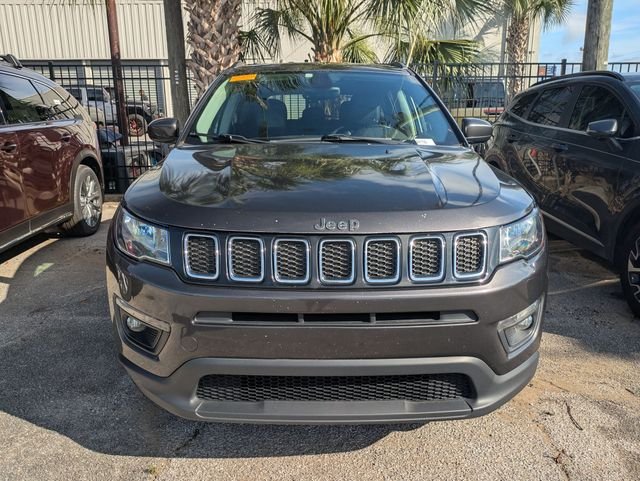 Used 2018 Gray Jeep Latitude image 3