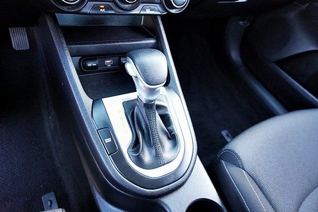 Used 2023 White Kia LX image 27