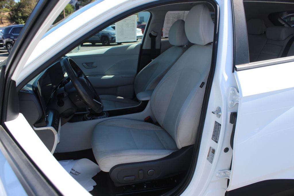 Used 2024 White Hyundai SEL image 12