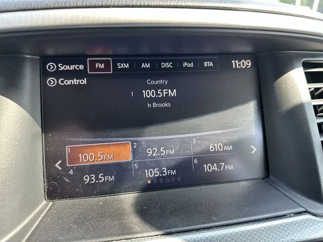 Used 2019 White Nissan SL image 14