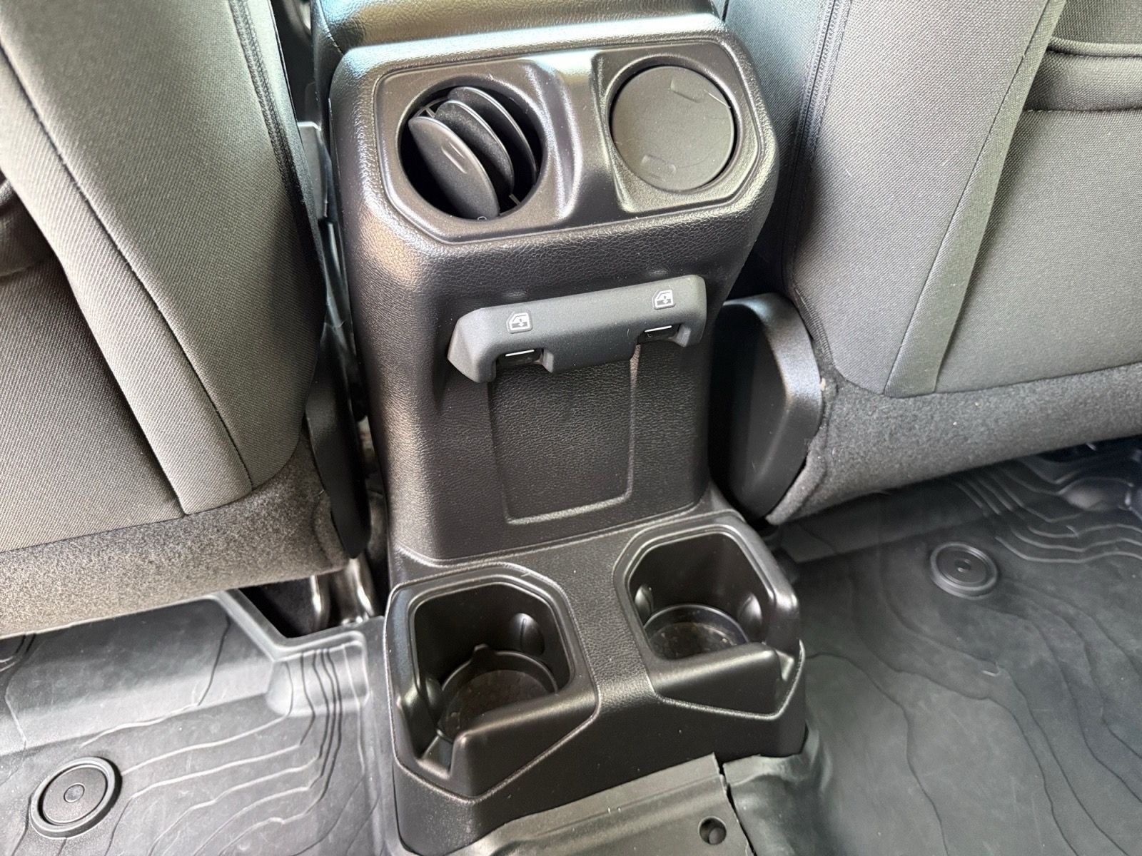 Used 2018 Crystal Metallic Jeep Unlimited Sport S image 17
