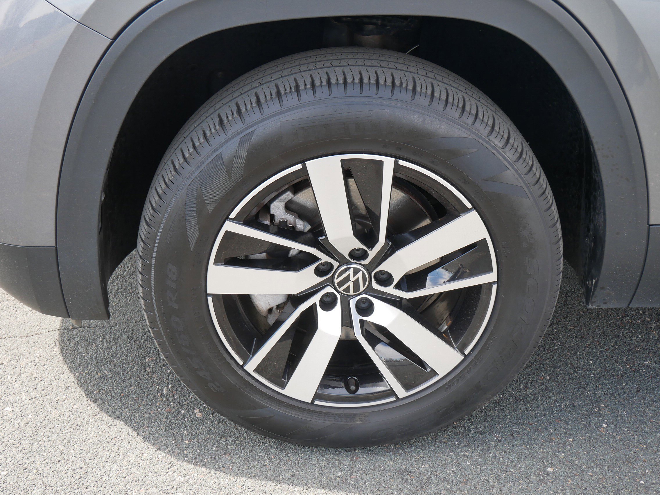 Used 2022 Gray Volkswagen 2.0T SE image 9