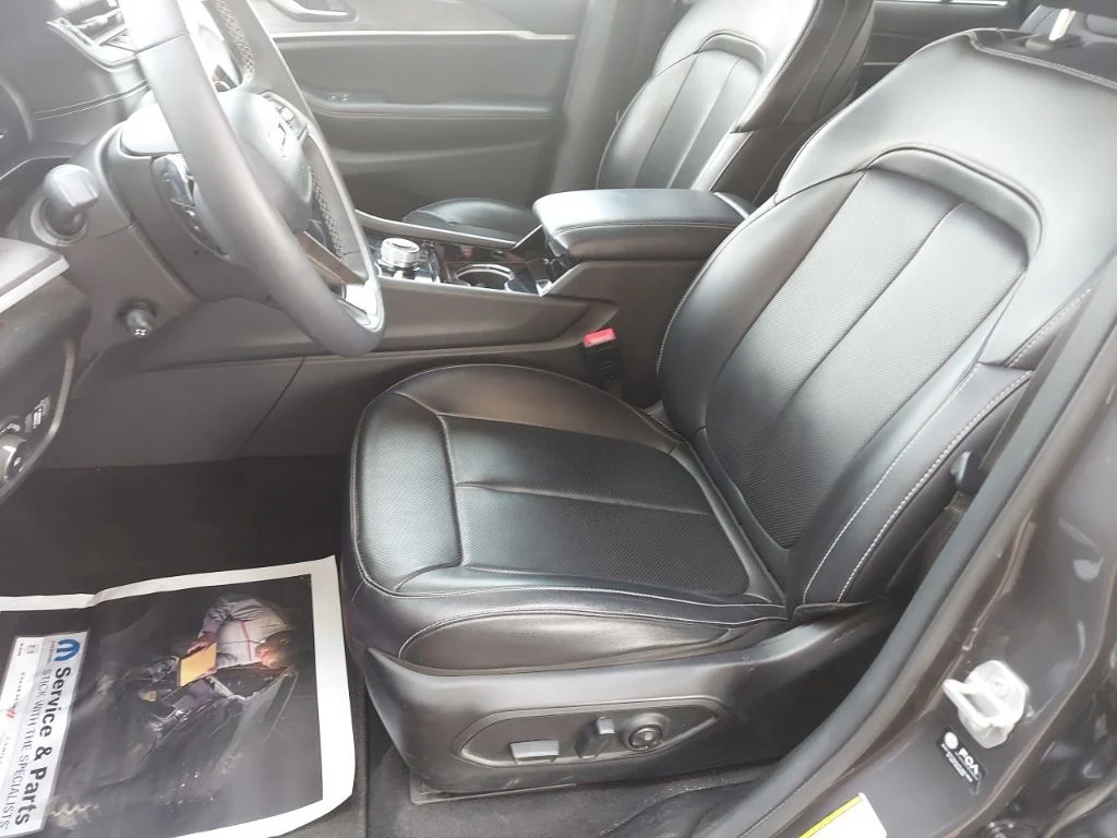 Used 2023 Gray Jeep Limited image 17