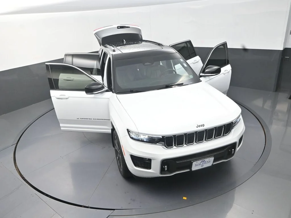 Used 2024 White Jeep Overland image 33