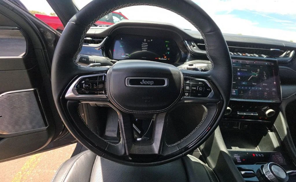 Used 2022 Gray Jeep Overland 4xe image 16