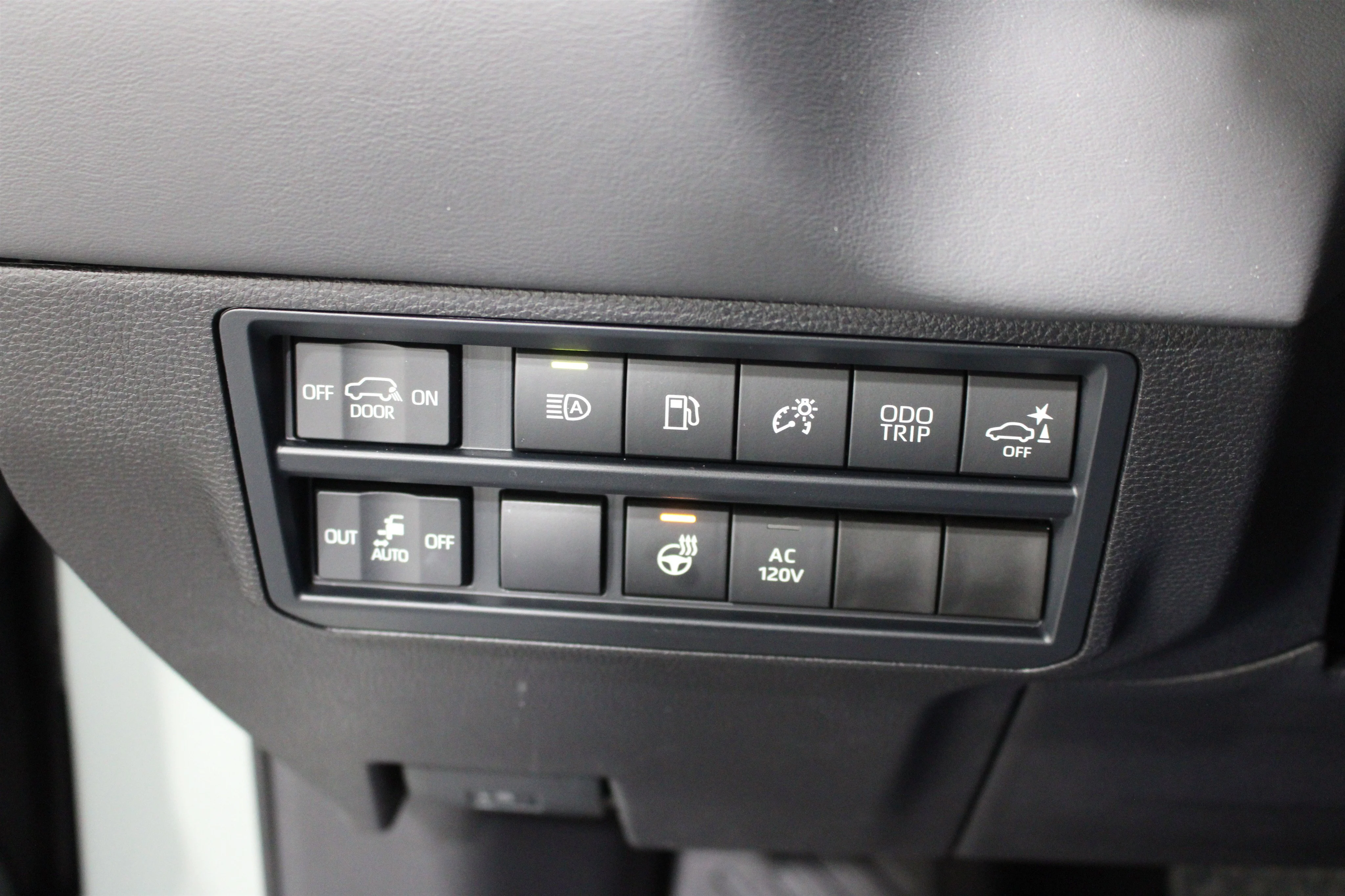 2026 Toyota Sequoia Platinum - Photo 8