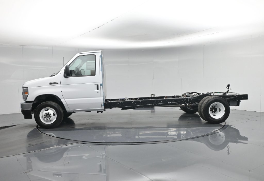 New 2027 White Ford Base image 17
