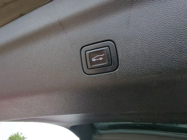 Used 2022 Black Chevrolet High Country image 44