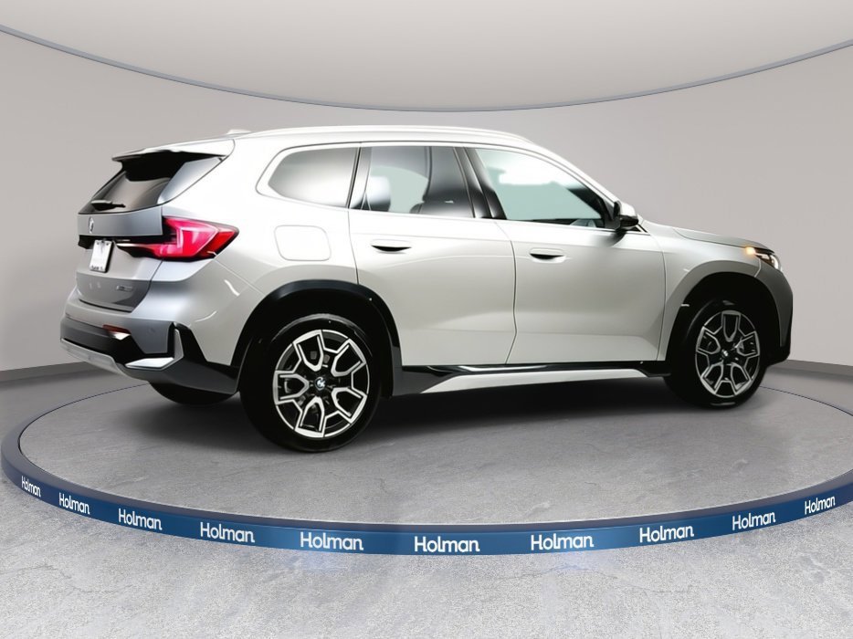 Used 2026 Space Silver Metallic BMW xDrive28i image 5