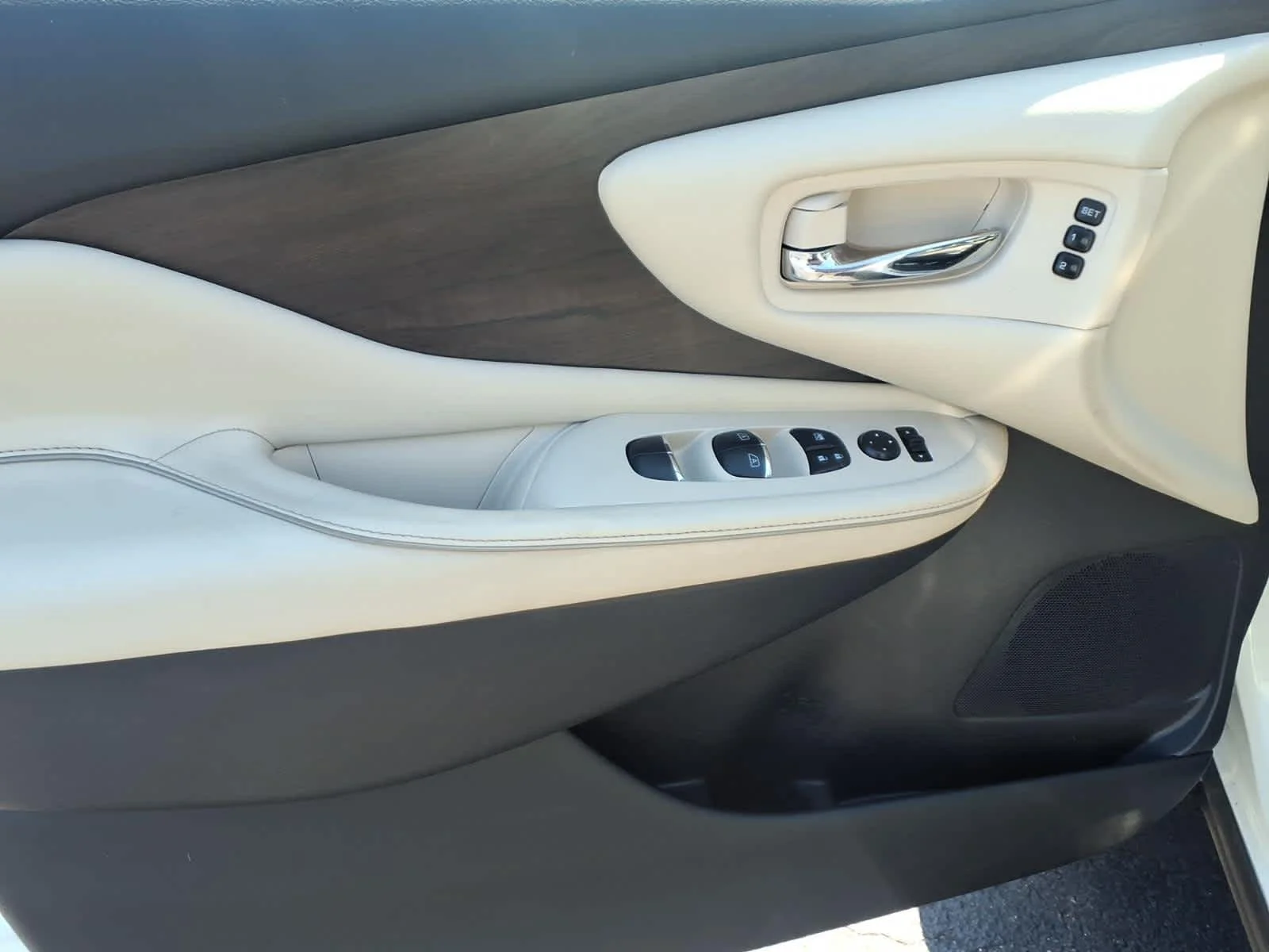 Certified Used 2020 Pearl White Tricoat Nissan Platinum image 17