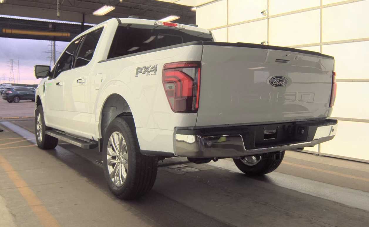 Used 2025 Oxford White Ford LARIAT image 5
