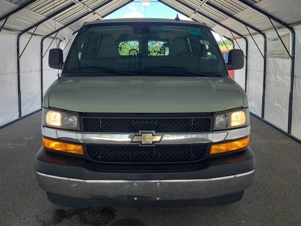Used 2019 Summit White Chevrolet LT image 2