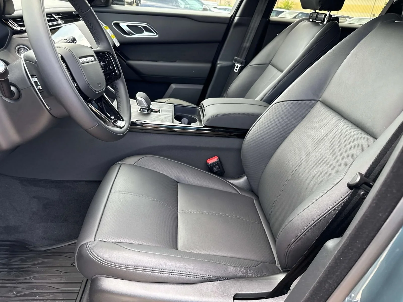 New 2026 Giola Green Land Rover Dynamic SE image 9