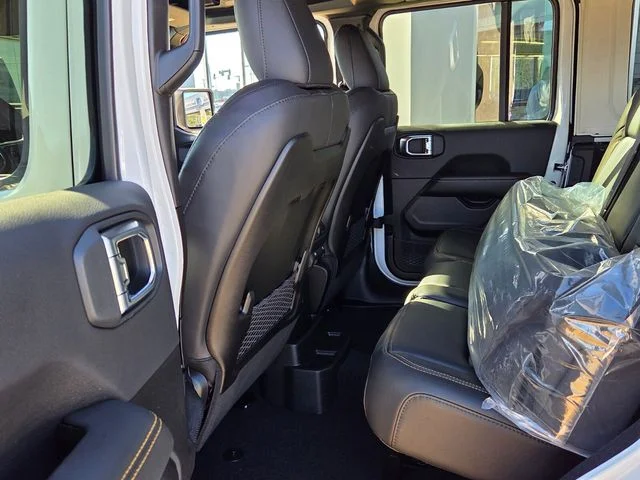New 2026 Bright White Clear-Coat Exterior Paint Jeep Sahara image 7