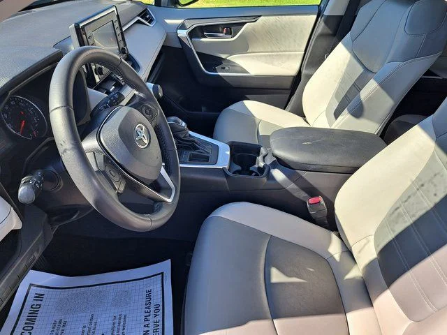 Certified Used 2020  Toyota XLE Premium image 34
