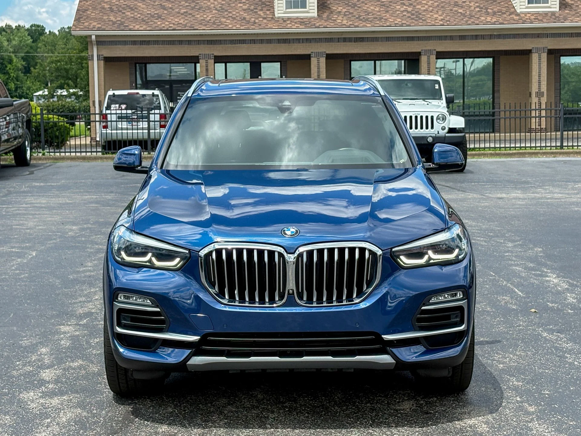 Used 2020 Blue BMW xDrive40i image 3