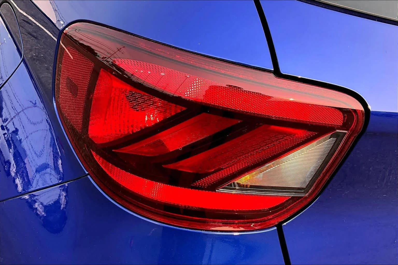 Used 2022 Intense Blue Hyundai SE image 28