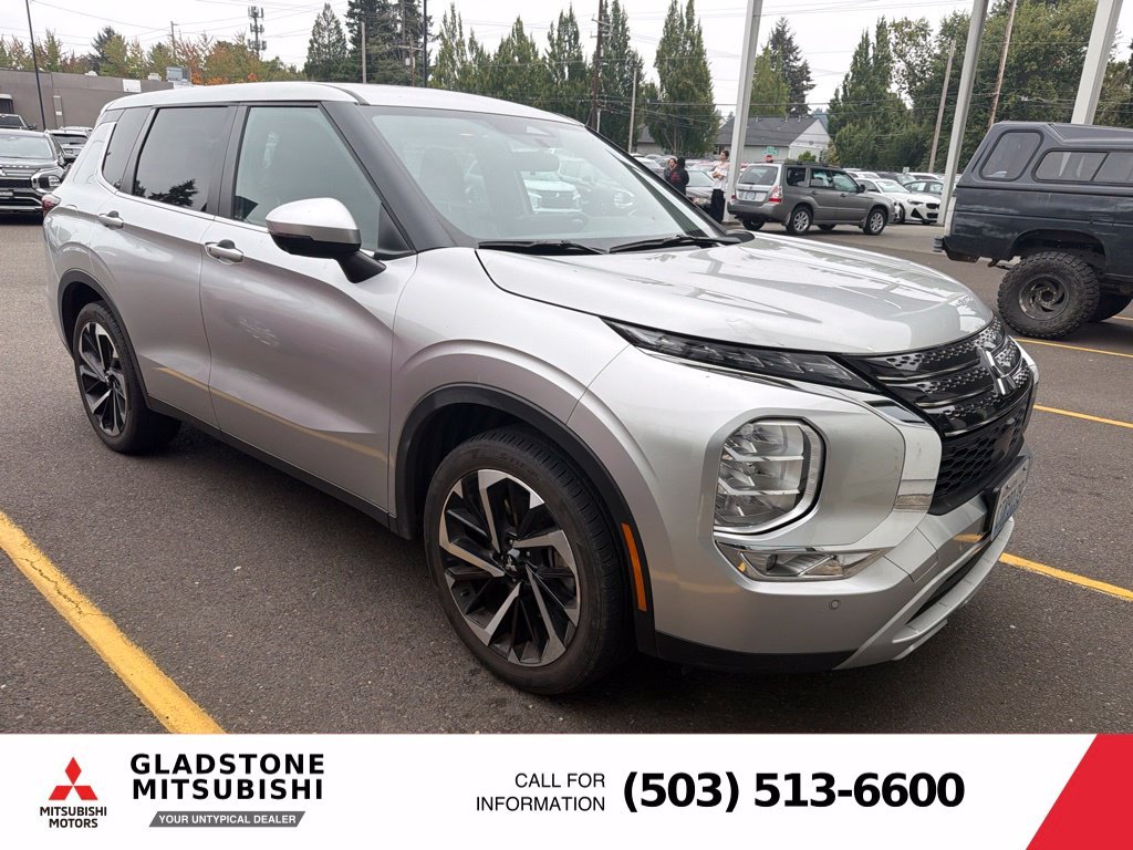 Used 2024  Mitsubishi SE image 2
