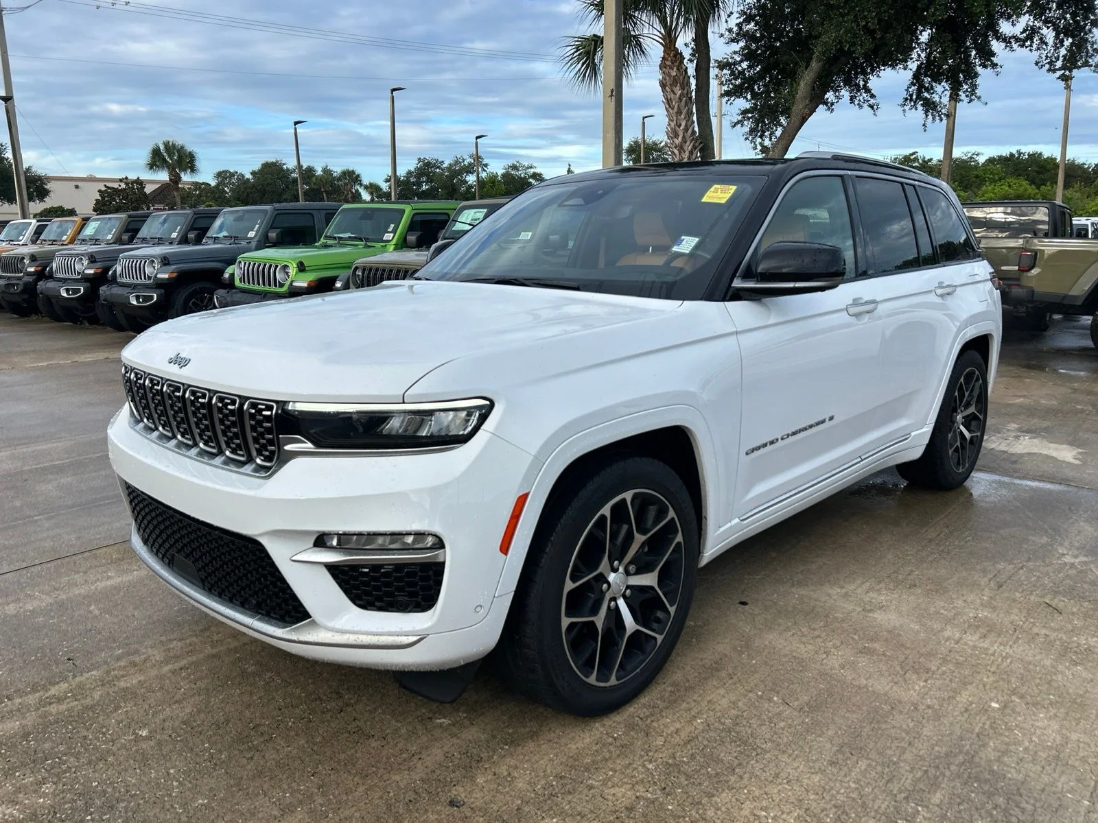 Used 2022 Bright White Clearcoat Jeep Summit Reserve image 20