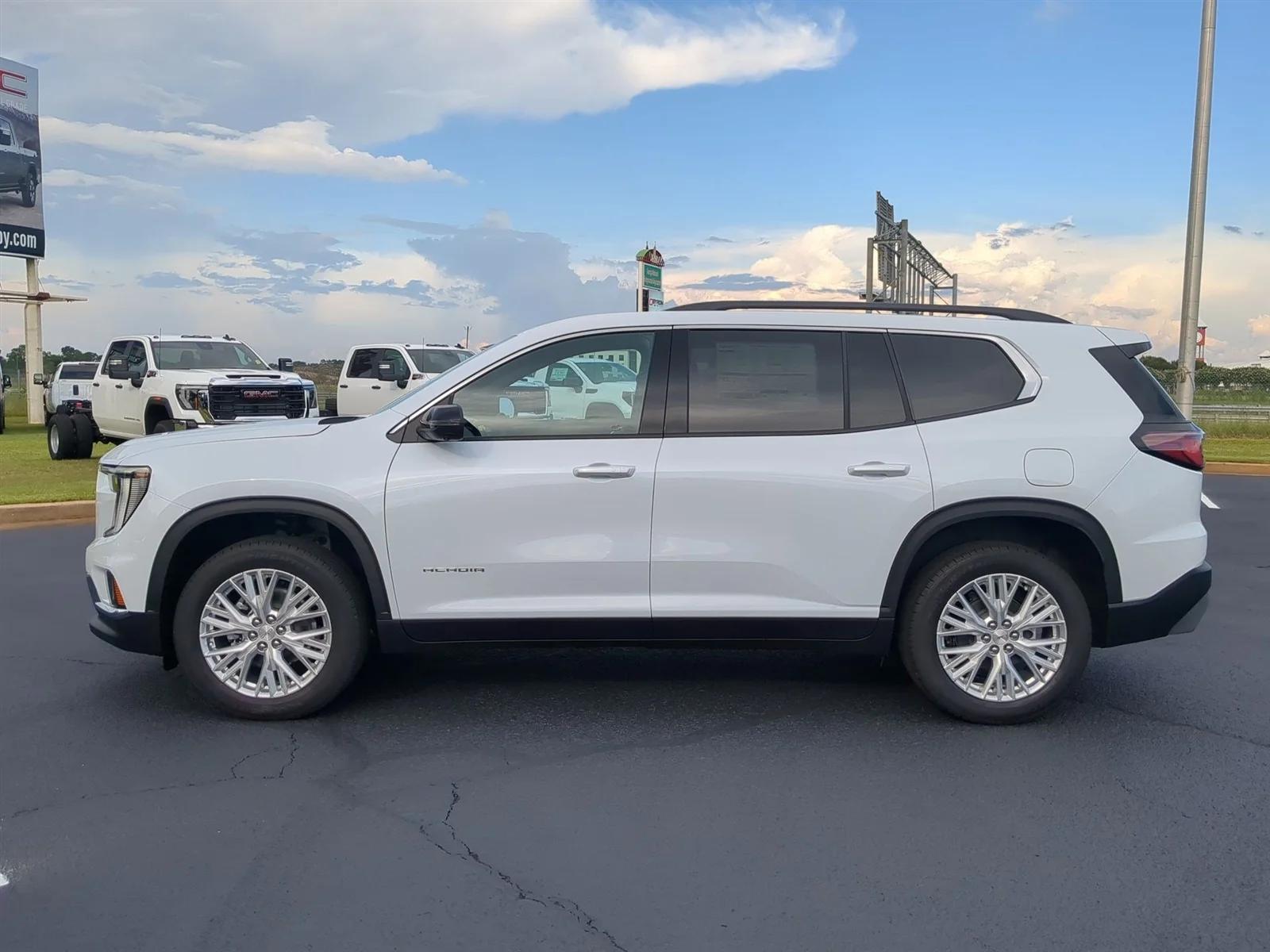 New 2026 Glacier White Tricoat GMC Elevation image 29