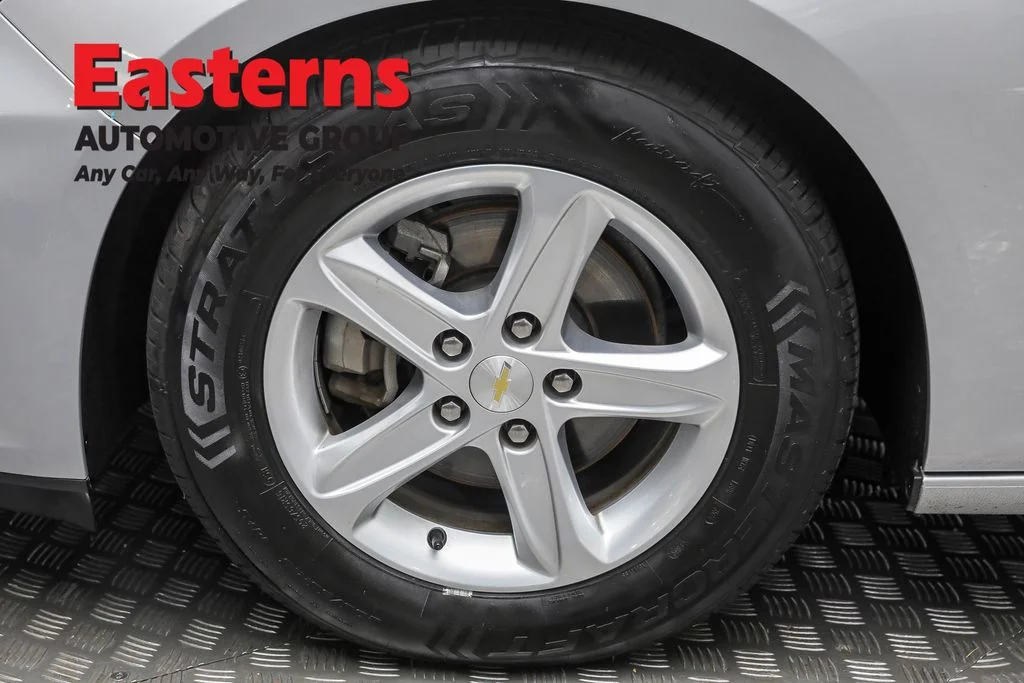 Used 2022 Silver Chevrolet LT image 31