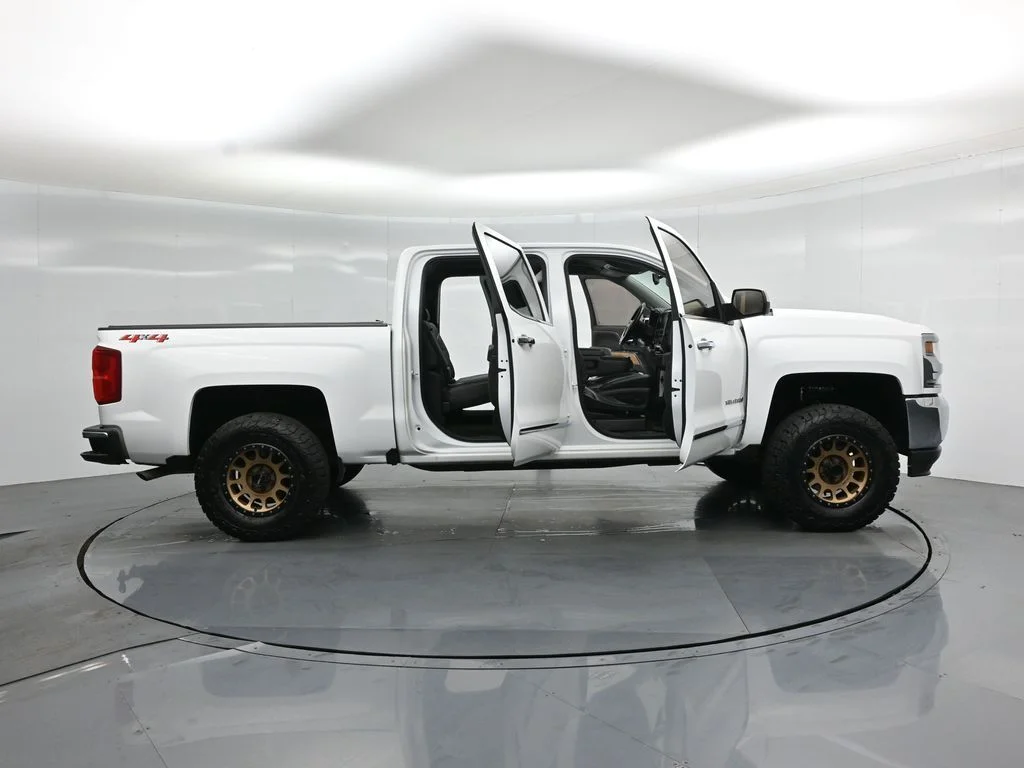 Used 2018 White Chevrolet LTZ image 4
