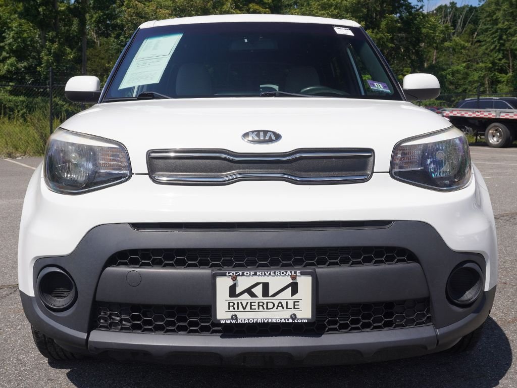 Used 2018 White Kia Base image 6