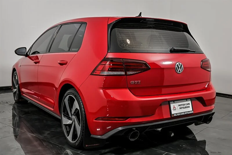 Used 2020 Tornado Red Volkswagen SE image 11