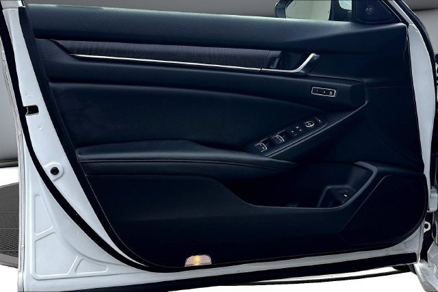 Used 2019 White Honda Touring image 22
