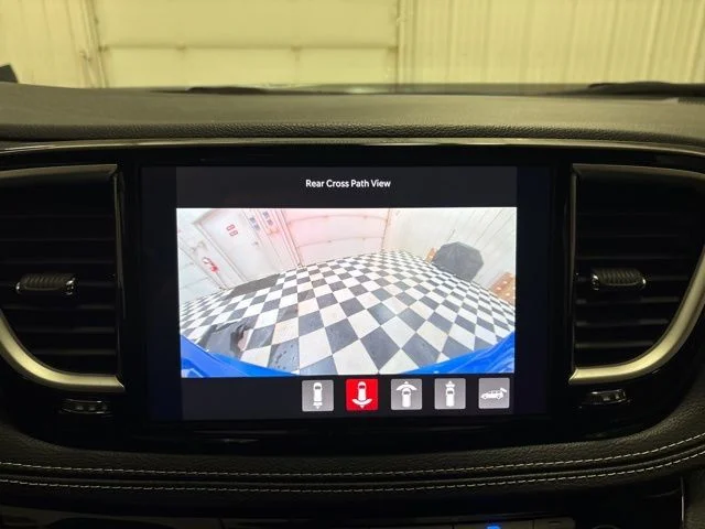 New 2026 Hydro Blue Pearl-Coat Exterior Paint Chrysler Select image 21