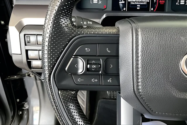 Used 2025  Toyota SR5 image 10