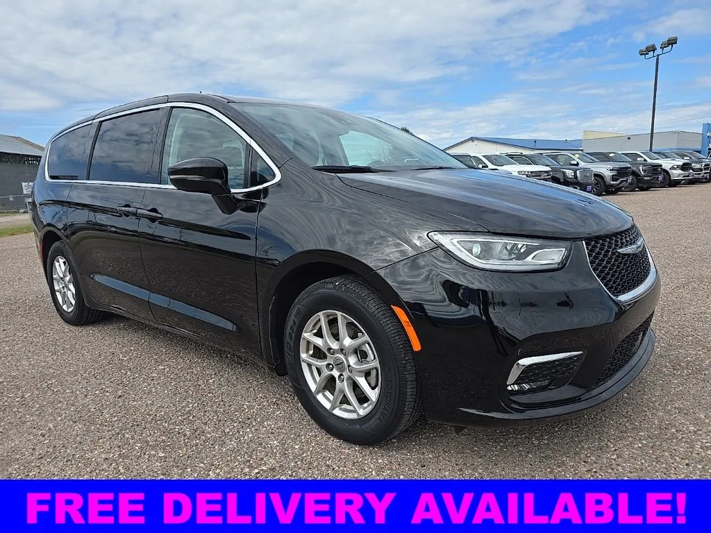 2024 Chrysler Pacifica Touring L's photo