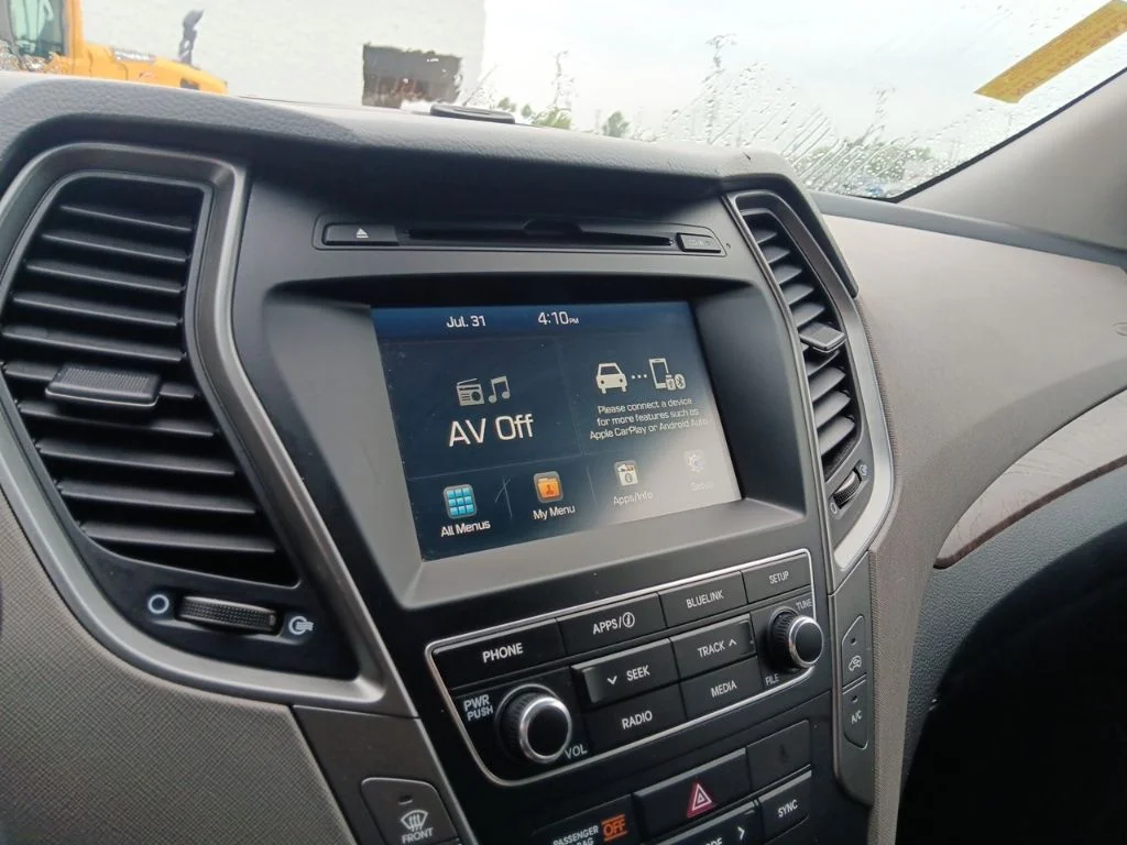 Used 2018 Pearl White Hyundai 2.4 Base image 21