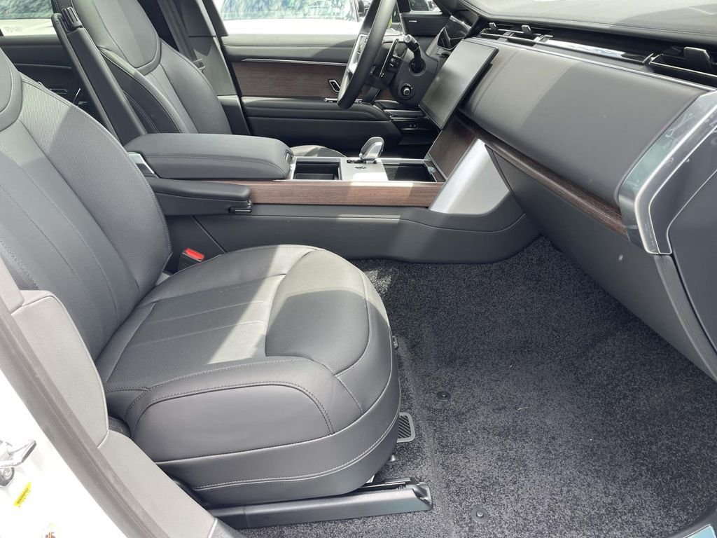 New 2026 Fuji White Land Rover SE image 20